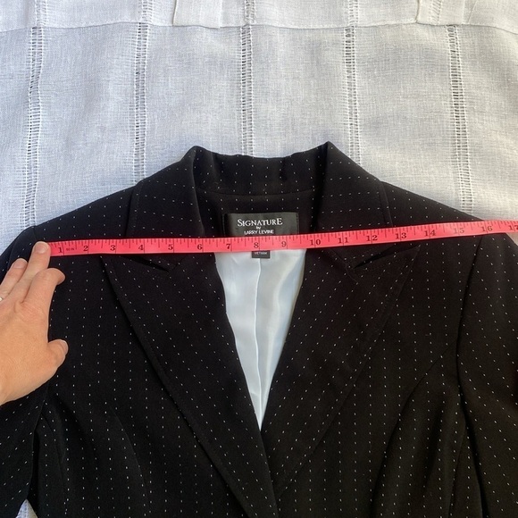 Larry Levine 90s pinstriped blazer with statement buttons. - Picture 10 of 12
